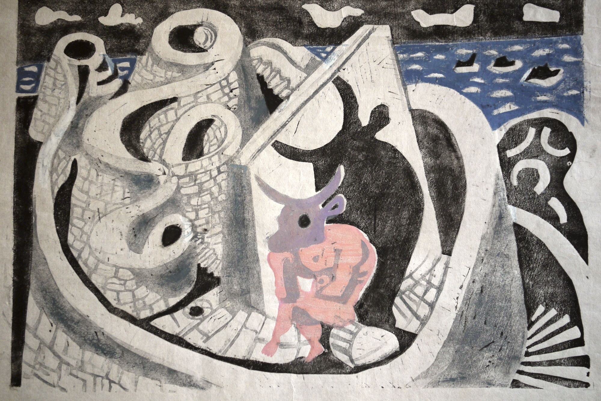 Richard Seewald, Linolschnitt: Ein rosa Mensch mit violettem Stierkopf sitzt zwischen Mauern, dahinter Schatten und blaues Meer.